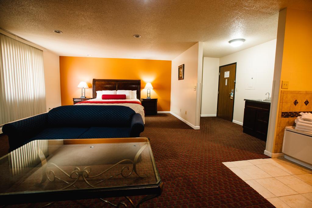 Days Inn By Wyndham Minot Exterior photo