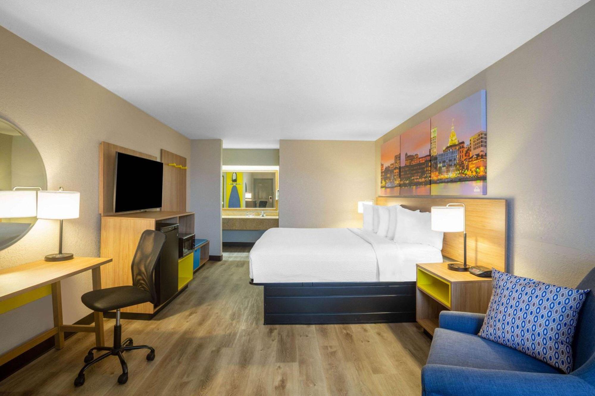 Days Inn By Wyndham Minot Exterior photo